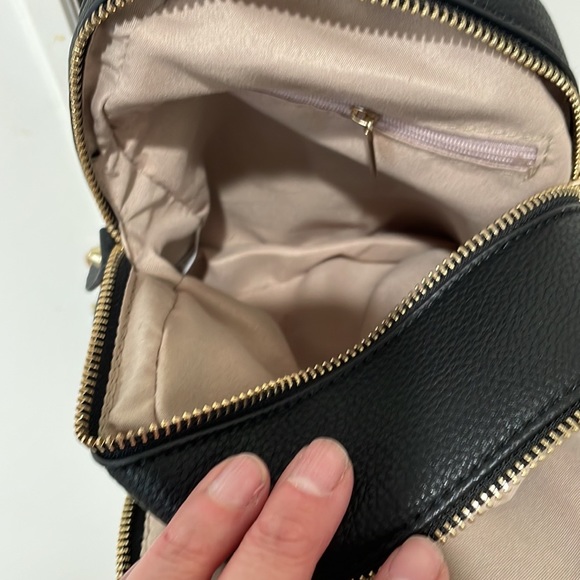 Small black with gold suds backpack style bag - Picture 5 of 6